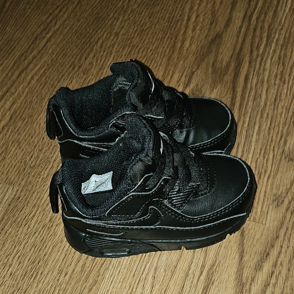 Nike Kids Black Sneakers With Velcro Straps. Size 5C/ Like New
